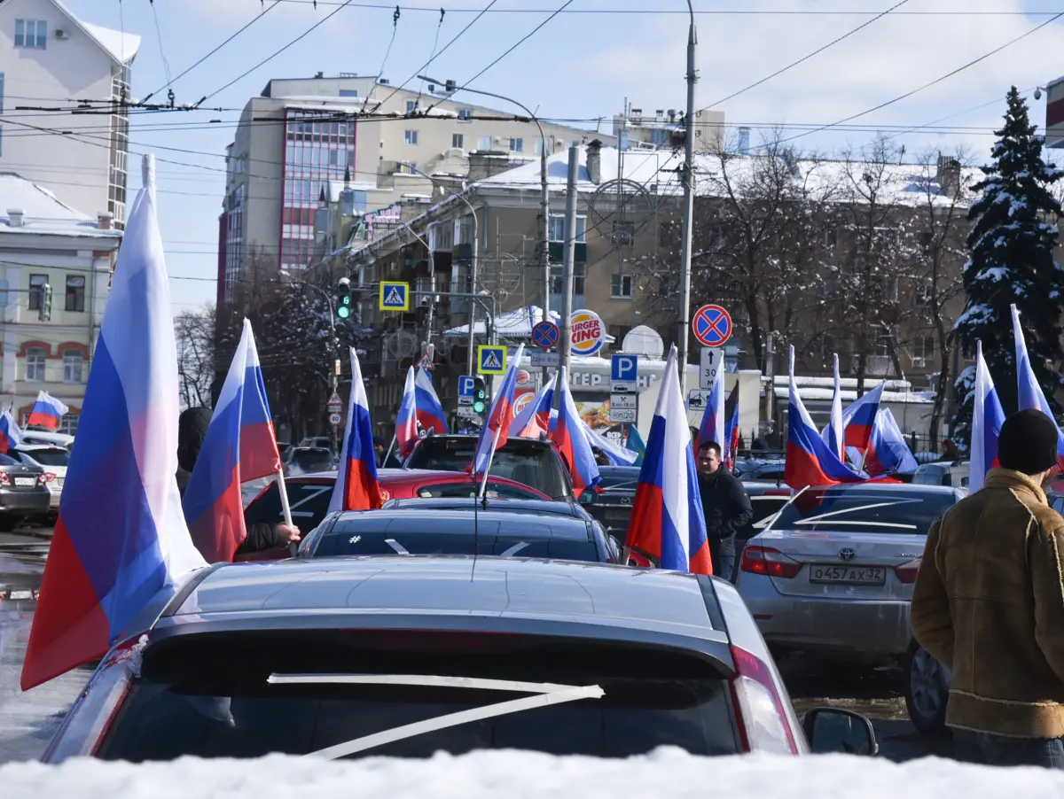 В Воронеже прошел автопробег в поддержку Российской армии