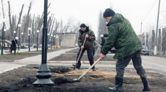 Жители Хохольского района провели первый субботник