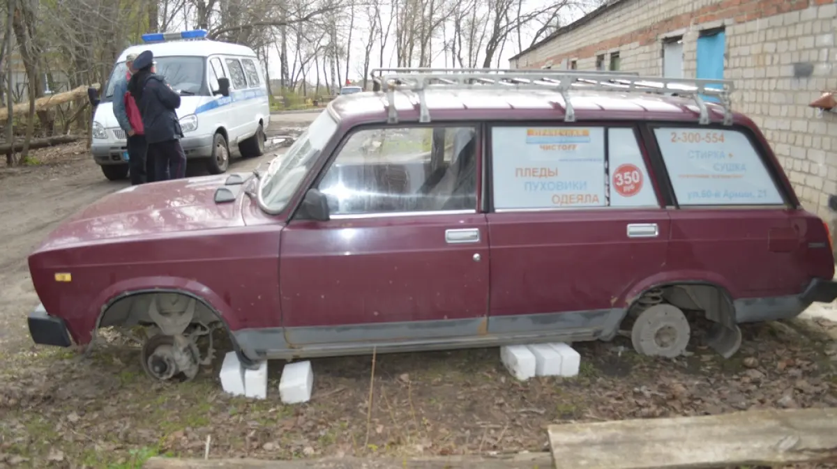 В Рамонском районе украли колеса 2 автомобилей