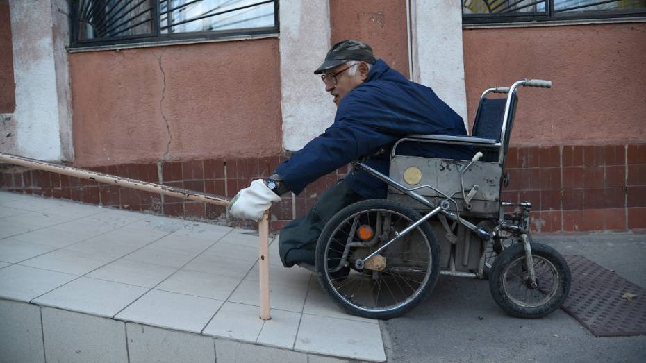 К 2022 году тротуары в Воронеже приспособят для людей с ограниченными возможностями 