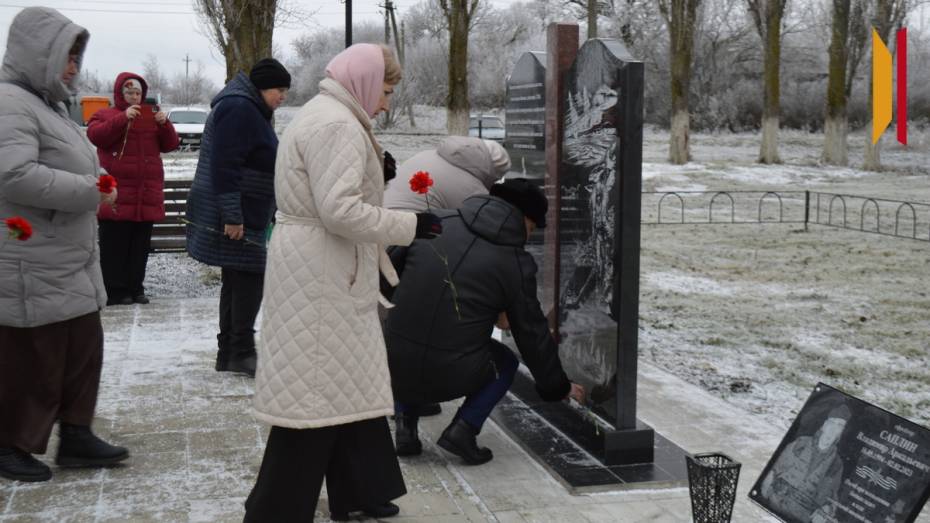 В терновском селе Николаевка открыли памятник погибшим при исполнении воинского долга землякам