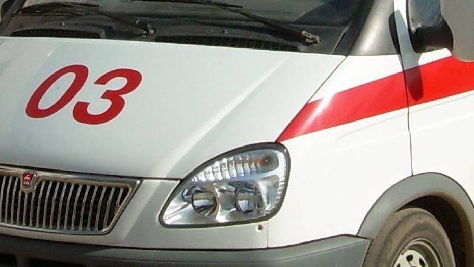 В Воронеже Kia сбила девочку и повредила припаркованную машину