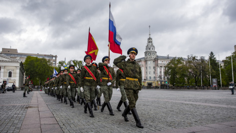 Первую тренировку парада Победы в Воронеже посетили 5 тыс человек