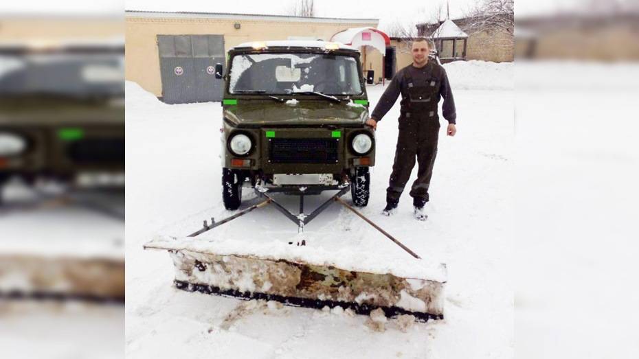 Под Воронежем 2 водителя трансформировали машины в снегоуборочную технику