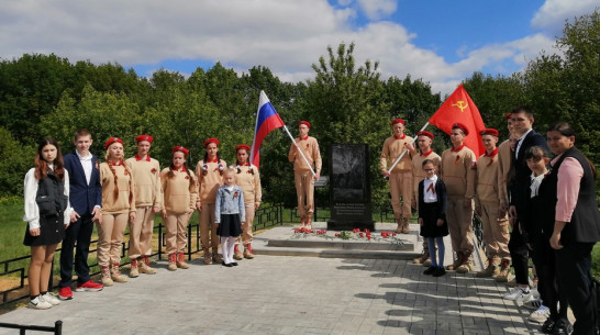 В Хохольском районе открыли 2 памятника погибшим в годы ВОВ солдатам и мирным жителям