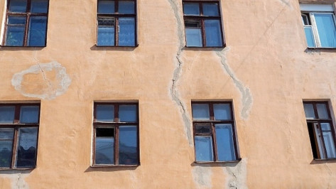 В Воронеже квартиры дома на Комиссаржевской затопило из-за незаконченного капремонта