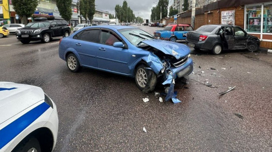В ДТП на улице Новосибирской в Воронеже пострадали 4 человека
