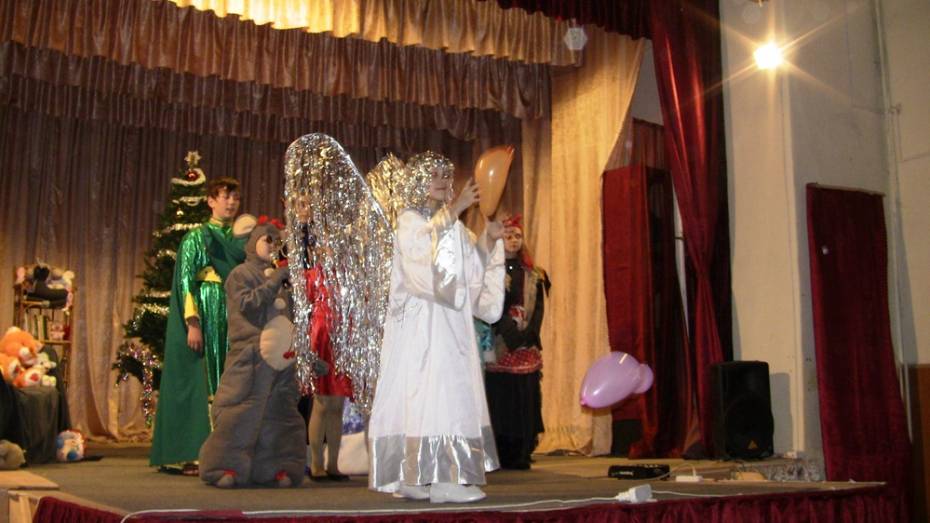 Воспитанники воскресной школы Белогорского монастыря показали богучарцам спектакль 