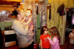 «У нас счастливая семья». Как помочь одинокой больной матери 7 детей в Воронежской области