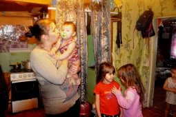 «У нас счастливая семья». Как помочь одинокой больной матери 7 детей в Воронежской области