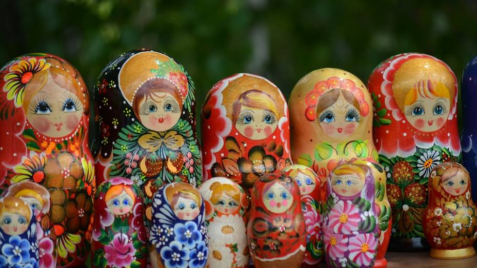 Воронежцев пригласили увидеть процесс создания глиняной свистульки и деревянной матрешки 