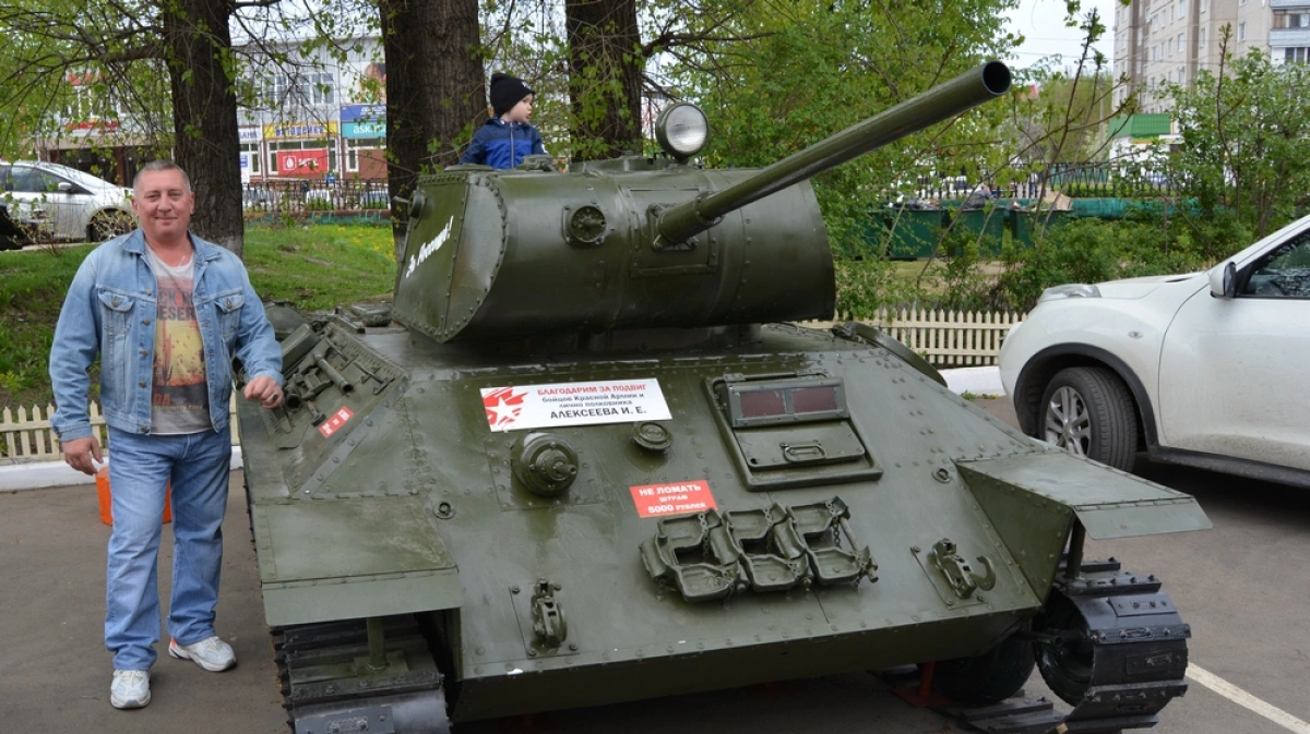 Т-34-85. Масштабная модель 1:35 (Сборный танк) (2-е рус. изд.)