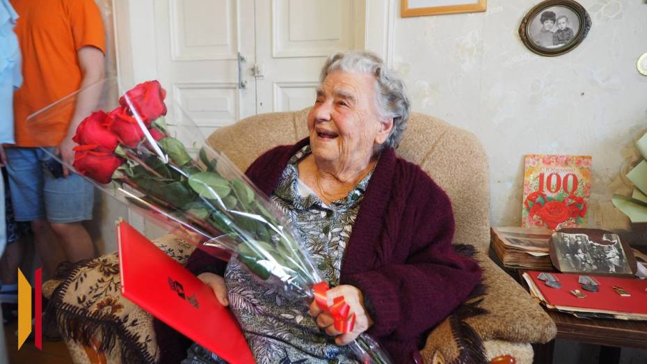 Копала окопы, пережила землетрясение и страшную аварию: воронежский ветеран труда Евгения Покидышева отметила 100 лет