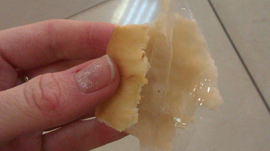 Жительница Воронежа нашла скотч в булке