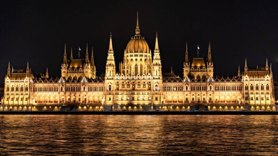 Венгрия отменила ограничения на въезд для привитых от ковида россиян