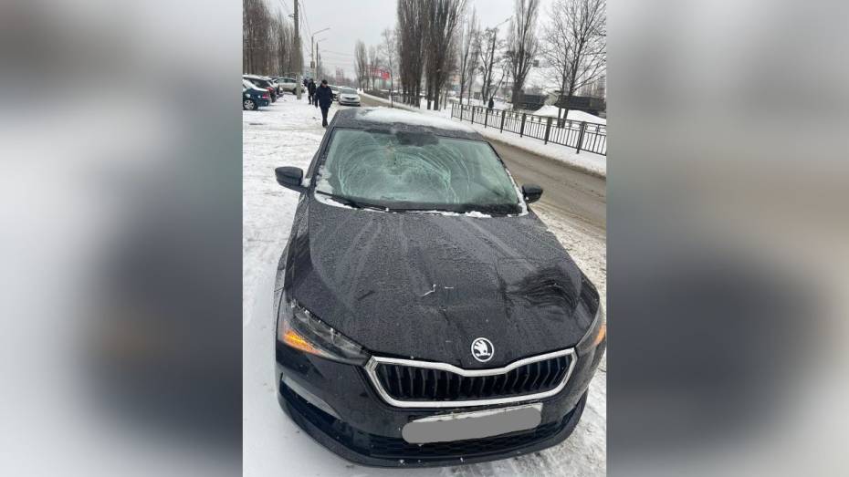 Неизвестный мужчина погиб под колесами иномарки возле БСМП №1 в Воронеже