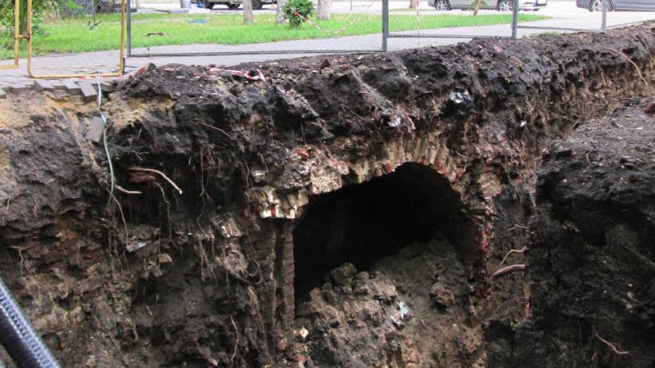 Под сквером в центре Воронежа обнаружили старинный подвал