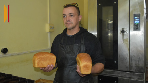 С Божьей помощью. Участник СВО печет хлеб в воронежском Серафимо-Саровском монастыре