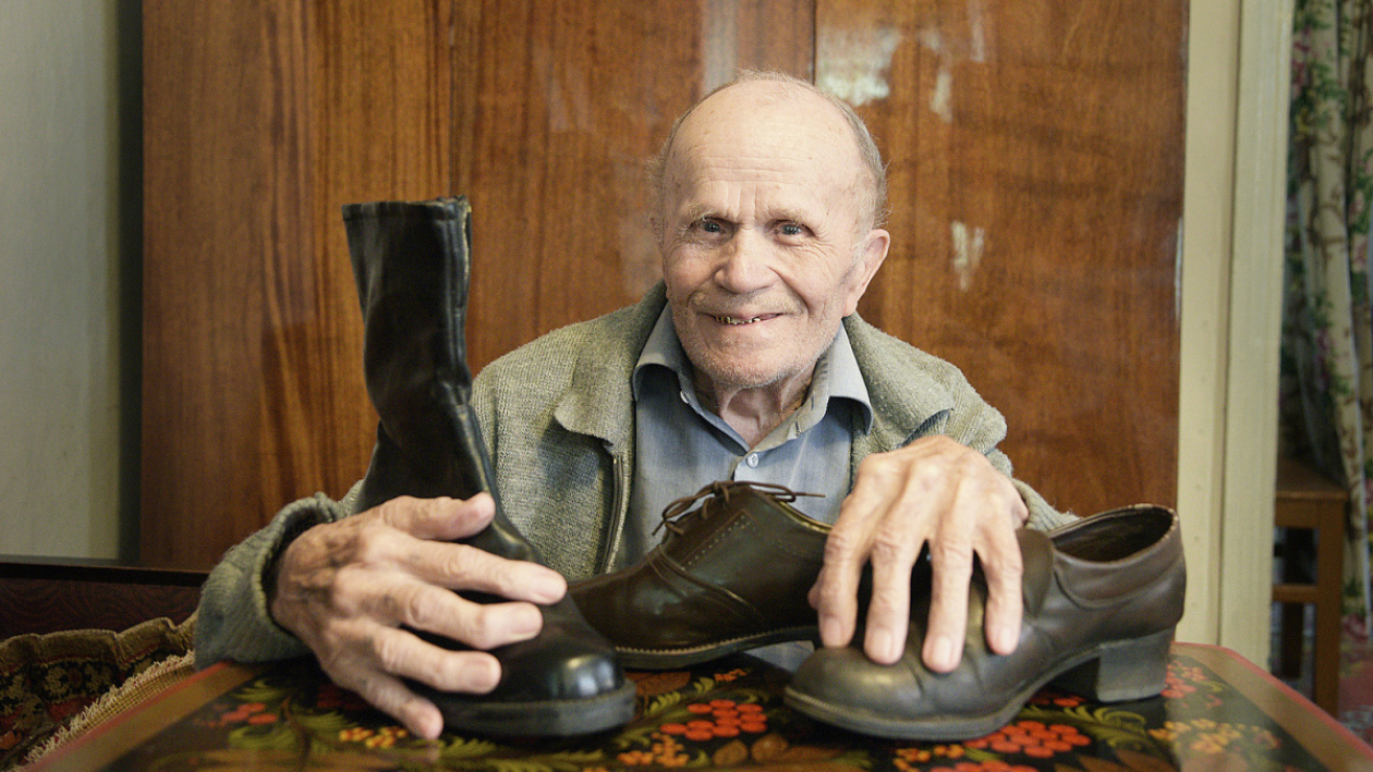 «Просто шил и шил». За 73 года работы воронежский обувщик получил 3 ордена