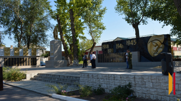 В Воронежской области пьяный 24-летний мужчина поджег венок на воинском захоронении
