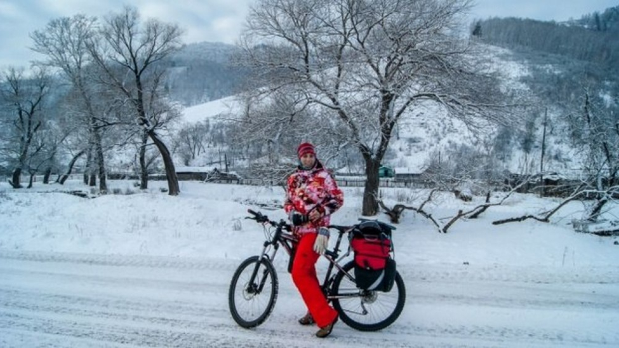 Велосипедистка из Воронежа проехала по Алтаю 200 километров, когда там было -37 градусов