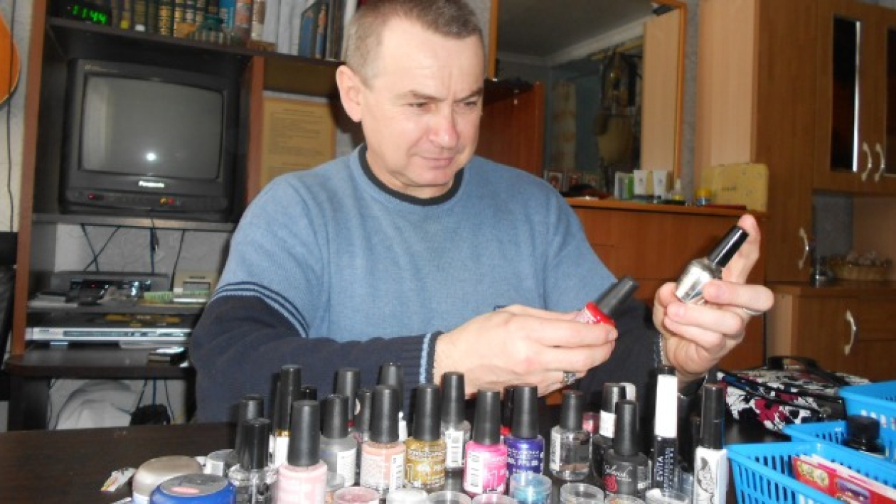 В Воронеже обладатель черного пояса по тхэквондо работает маникюрщиком