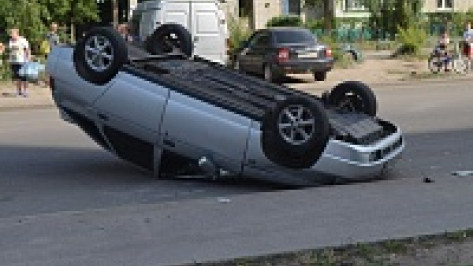 В Воронеже на Кривошеина опрокинулся «ВАЗ»
