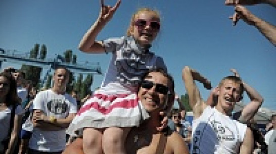 На воронежский фестиваль памяти Юрия Хоя фанаты пришли с маленькими детьми