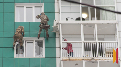 В Воронеже после атаки БПЛА альпинисты удалили опасные элементы с фасада многоэтажки