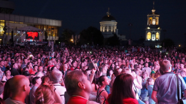 Анна Плетнева «Винтаж» и DJ Грув выступят в Воронеже на Советской площади