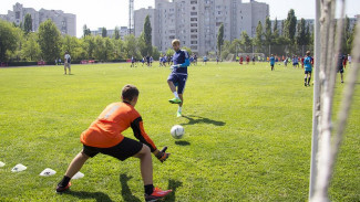 Игроки воронежского «Факела» провели мастер-класс для финалистов «Кожаного мяча»