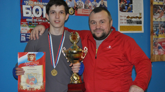 Репьевский боксер стал победителем межрегионального юношеского турнира 