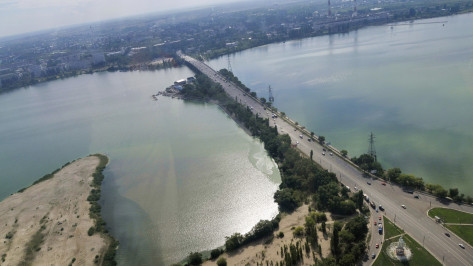 Воронежцам рекомендовали привыкать к выделенной полосе на Вогрэсовском мосту