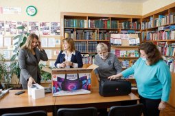 Спикер Воронежской облдумы помог с обновлением оборудования для Репьевской библиотеки