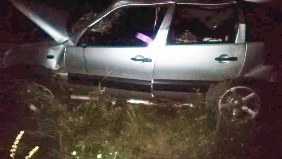 В Воронежской области Chevrolet Niva опрокинулась в кювет: погибла 54-летняя женщина