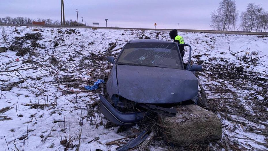 Daewoo Nexia вылетела в кювет в Воронежской области: пострадали 4 человека