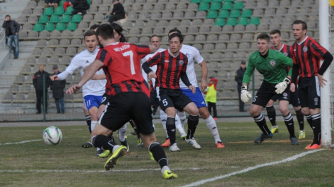 Воронежский «Факел» возобновил футбольный сезон ничьей в Липецке