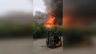 В Воронеже площадь пожара на складе с деревянными поддонами возросла до 1200 «квадратов»