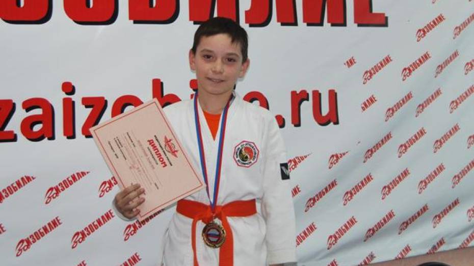 Школьник из Россошанского района стал чемпионом страны в смешанных боевых искусствах