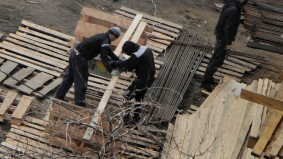 На стройках в Северном микрорайоне Воронежа нашли нарушения безопасности