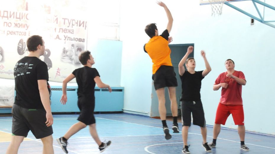 Физкультурно-спортивную работу в Воронежском опорном университете признали лучшей в области