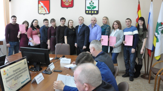 В Репьевском районе 8 семей получили сертификаты на приобретение жилья