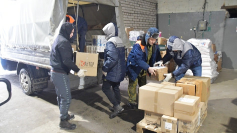 Депутаты Воронежской гордумы передали гуманитарную помощь Курску