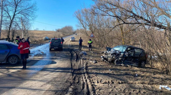 В тройном ДТП под Воронежем погиб 15-летний парень