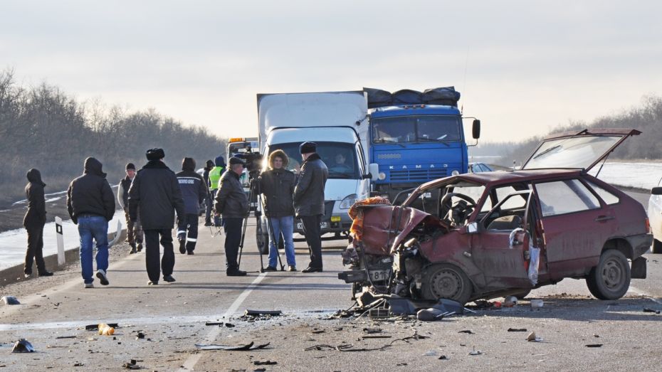 В Воронежской области в ДТП с 5 машинами погибли 4 человека
