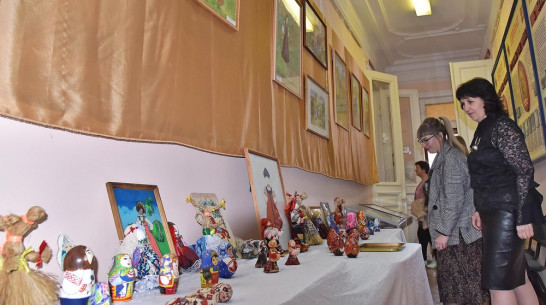 Бутурлиновцев пригласили в краеведческий музей на выставку работ учащихся ДШИ