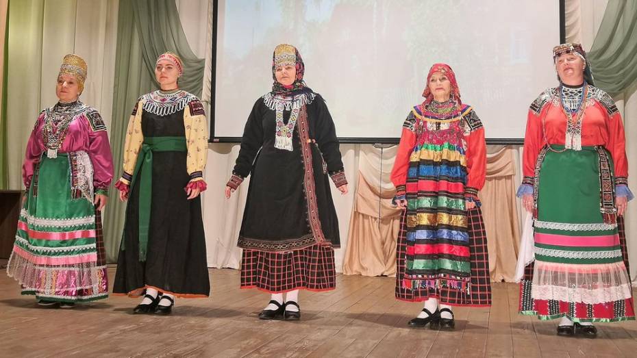 Дефиле бутурлиновцев в народных костюмах оценили на областном конкурсе «Душевные наряды»