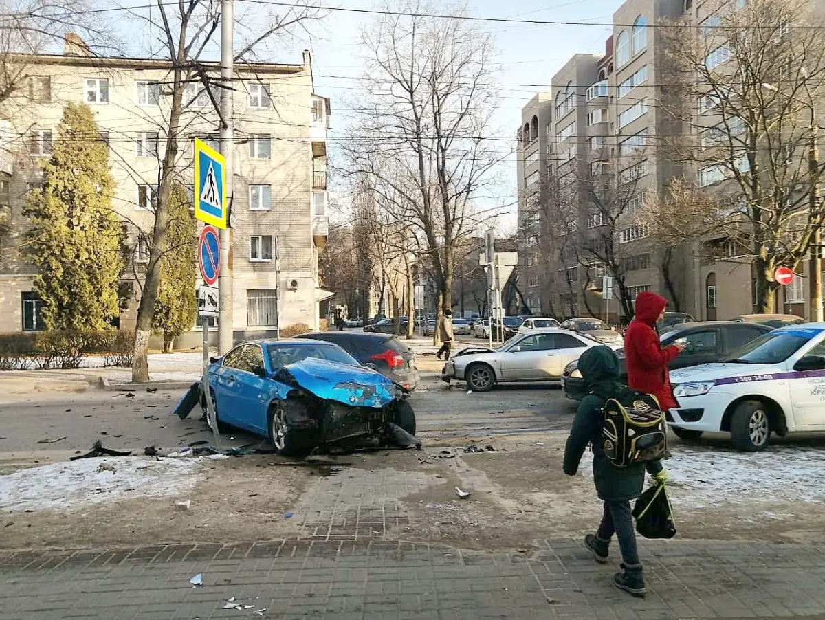 Воронежский бизнесмен пожаловался на отсутствие светофора на опасном  перекрестке у школы