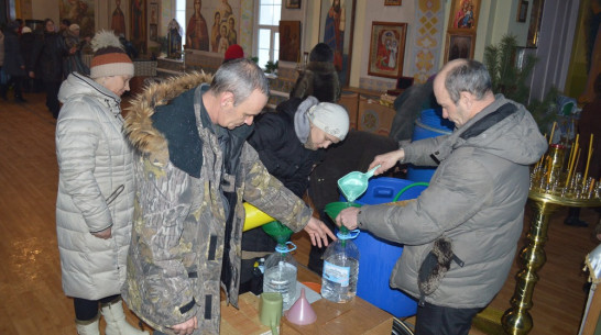 В Рамонском районе около 2 тыс человек окунулись в крещенскую воду