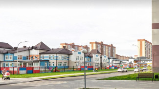 В воронежском ЖК «Лазурный» ребенок выскочил на проезжую часть под колеса автомобиля